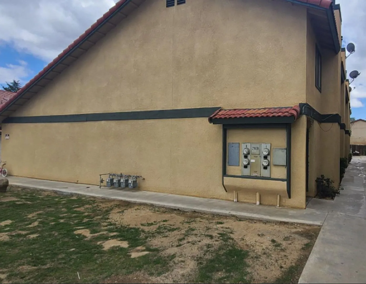 21640 Brook Dr. Tehachapi Apartment — Photo 2