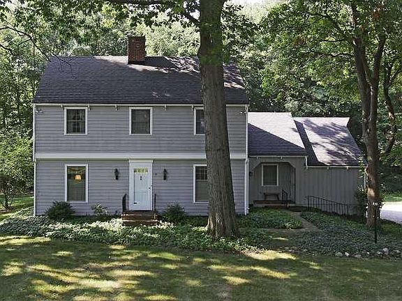 3rd image of 715 Bloor Ln