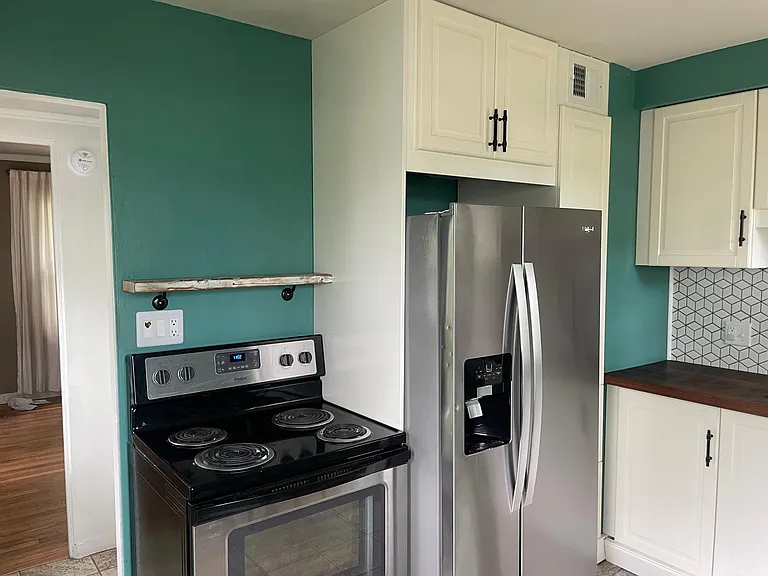 2818 Myrtle St — Photo 3