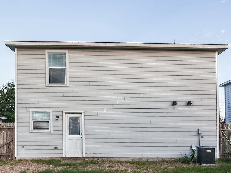 3922 Hollow Cove Ln — Photo 15