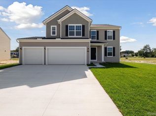 54438 Heron Cir, Chesterfield, MI 48047