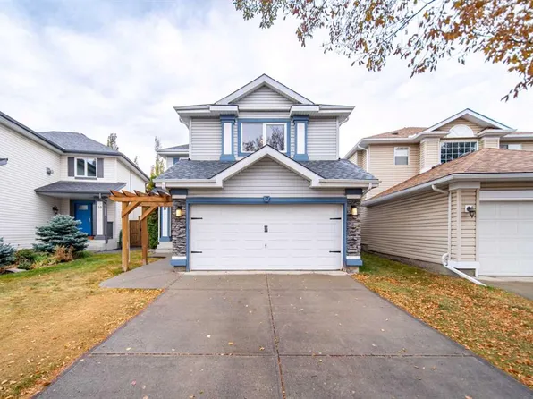 17 E Hidden Close NW, Calgary, AB T3A 5P4