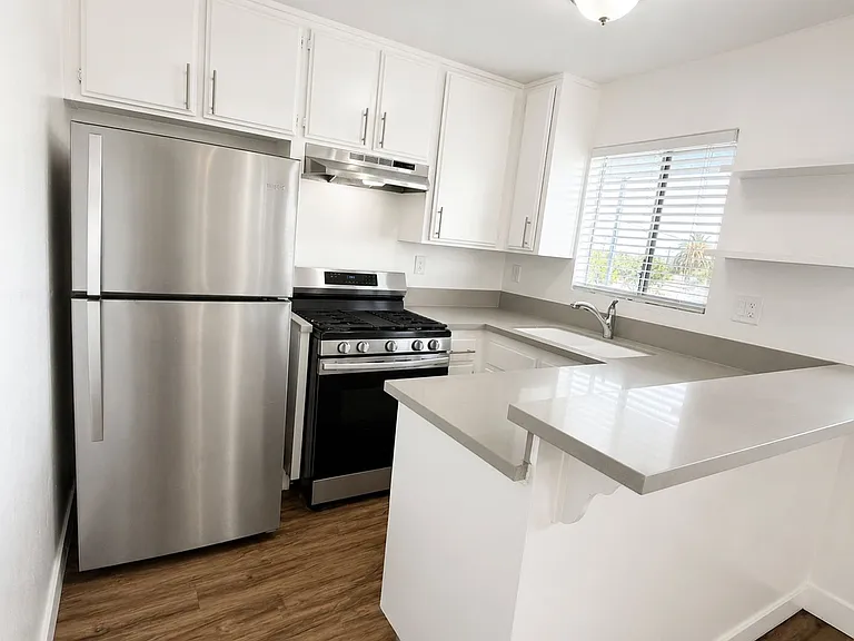2226 Lewis Ave — Photo 3