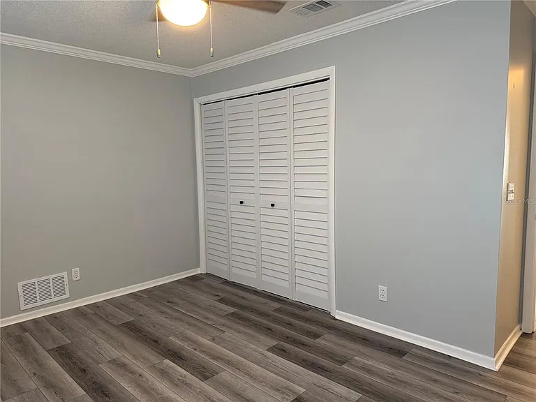 16 Courtney Pl — Photo 35