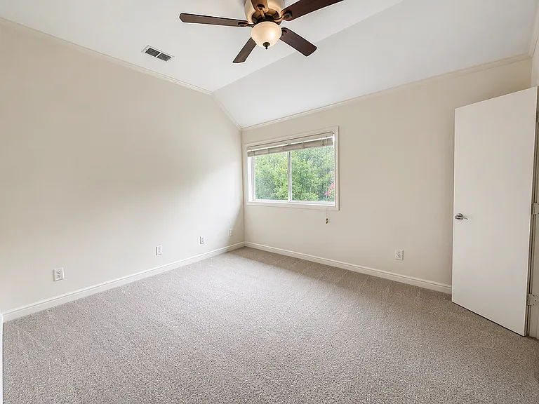 5001 Albany Dr — Photo 16