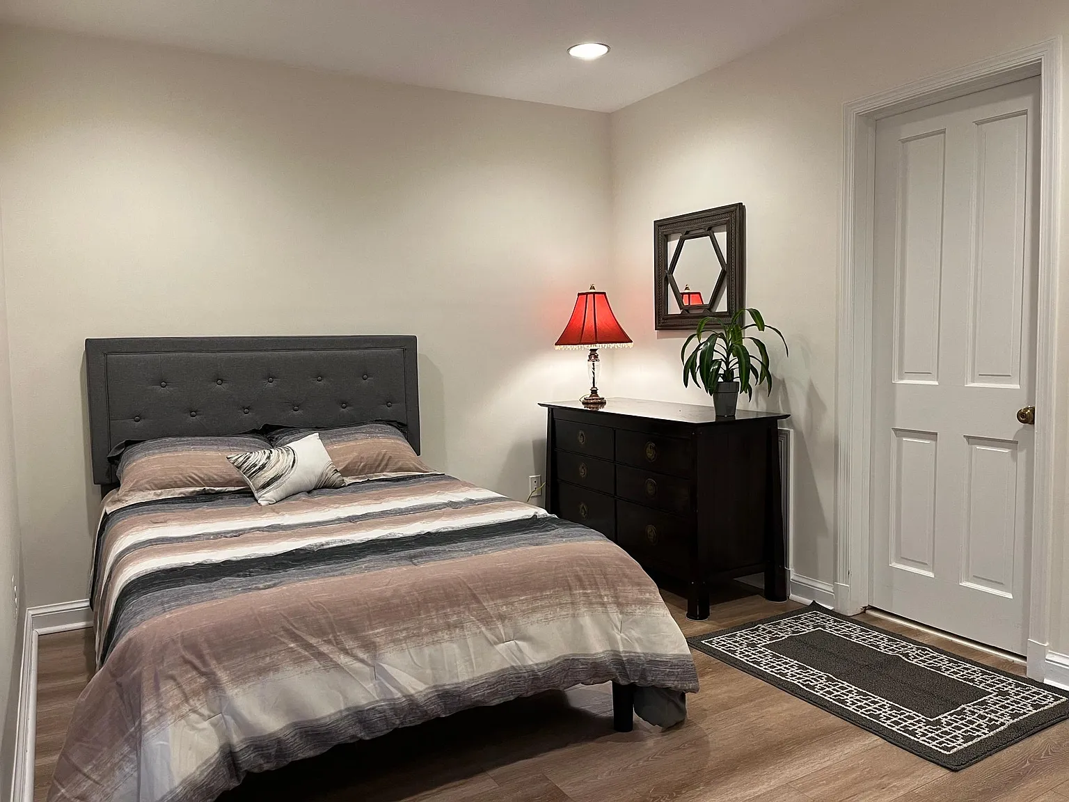 1 bed, 300 sqft, $1,650 — Photo 4