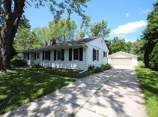 17300 W Elmwood Rd, New Berlin, WI 53146