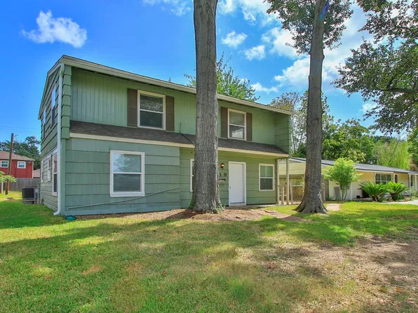 319 S 6th St, La Porte, TX 77571