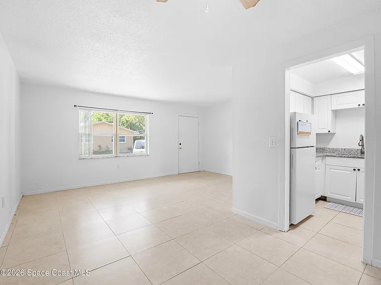 89 NW Irwin Ave #3 — Photo 1