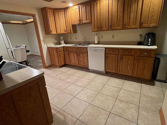 4th image of 463 Oxford Dr #A