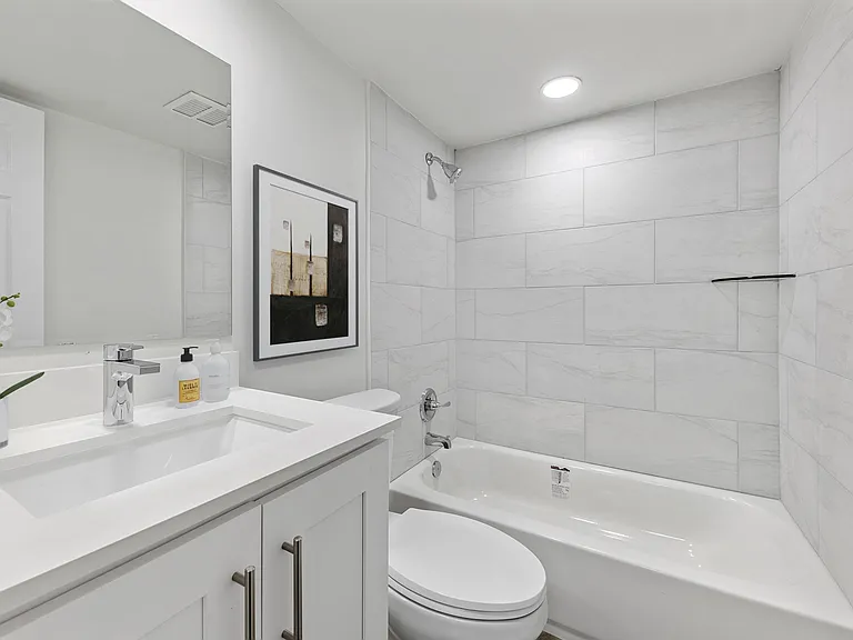 Aciano Hialeah — Photo 16