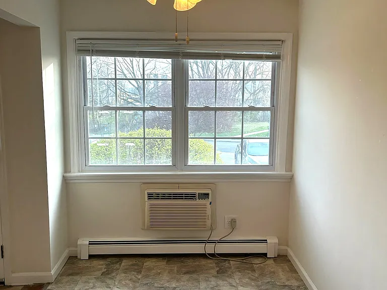 8 Colonial Rd #8 — Photo 5