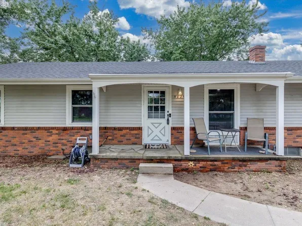 5821 Yucca Rd, Hutchinson, KS 67502