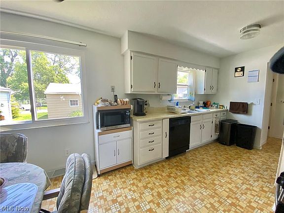 5th image of 37420 Lake Shore Blvd