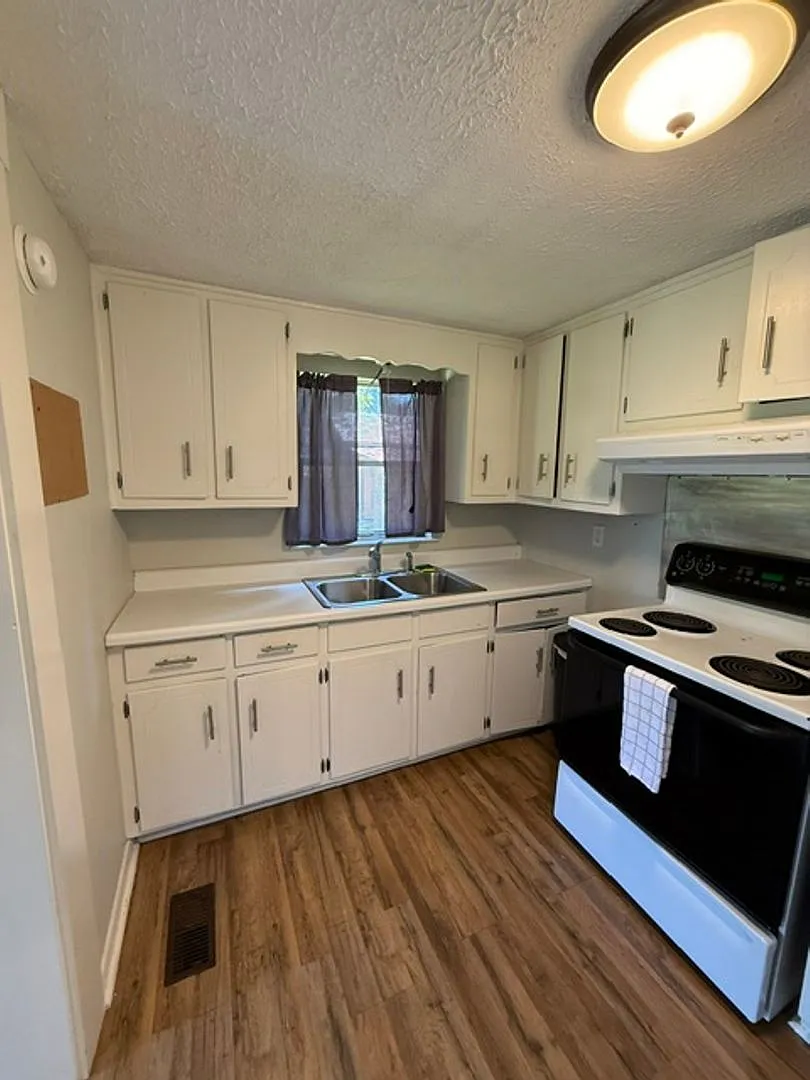 For Rent — Photo 4