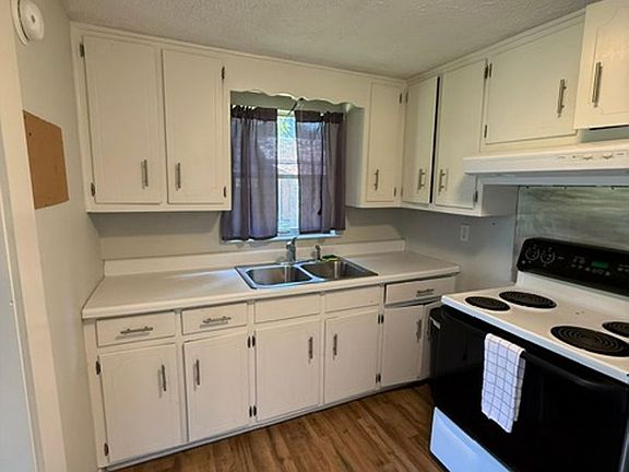 4th image of 30 Henderson Rd