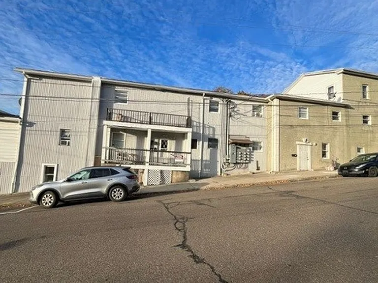1 W Garibaldi Ave — Photo 1