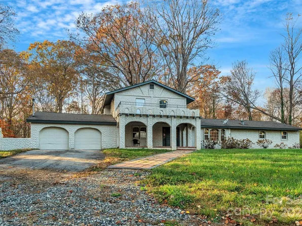 33 Horse Barn Rd, Candler, NC 28715