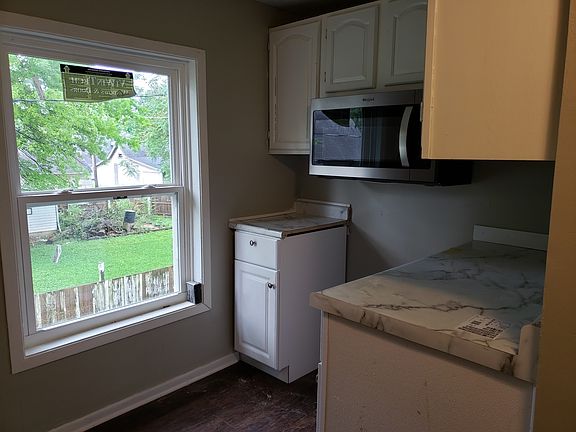 2nd image of 556 N Clay St APT 11