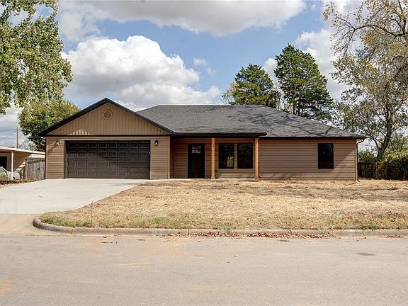 3rd image of 153 Crescent Dr