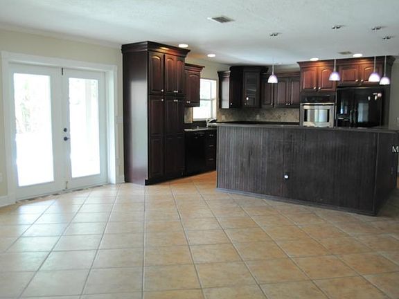 4th image of 102 E Cumberland Cir