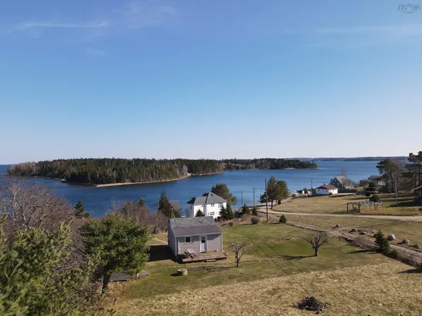 24 Mary Etta Ln, Lunenburg, NS B0J 2E0