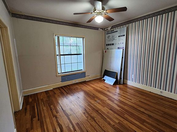 5th image of 406 Helvenston St SE