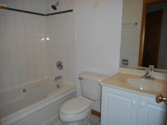 4th image of 1940 W Diversey Pkwy APT 3E