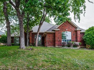 1212 Oakgrove Ln, Bedford, TX 76021