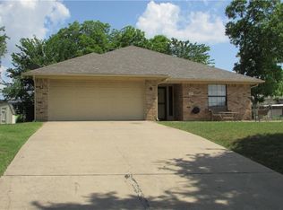 905 W Knox St, Ennis, TX 75119