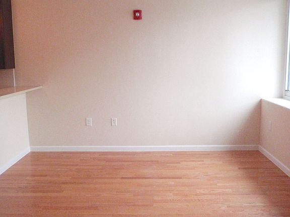 3rd image of 100 Newkirk St
