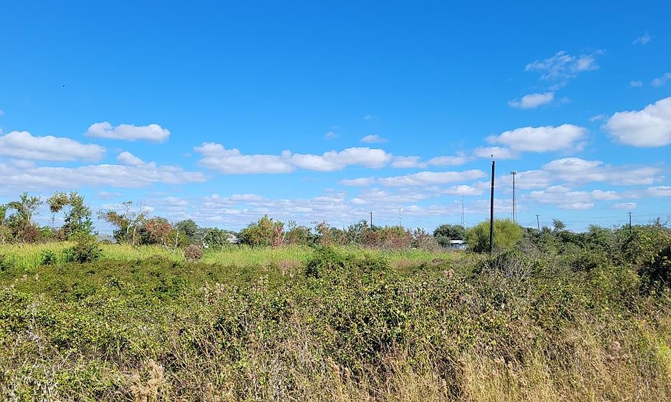 1st image of 456 W Club Oak Ln