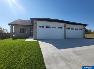7929 Kallum Dr, Lincoln, NE 68516