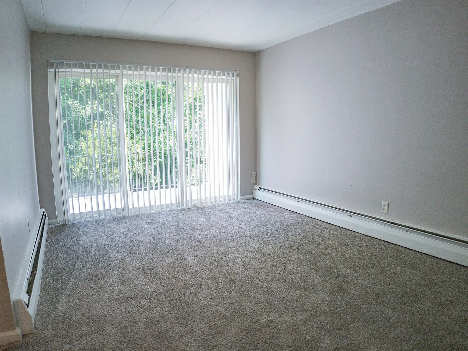 Hillvista Apartments — Photo 3
