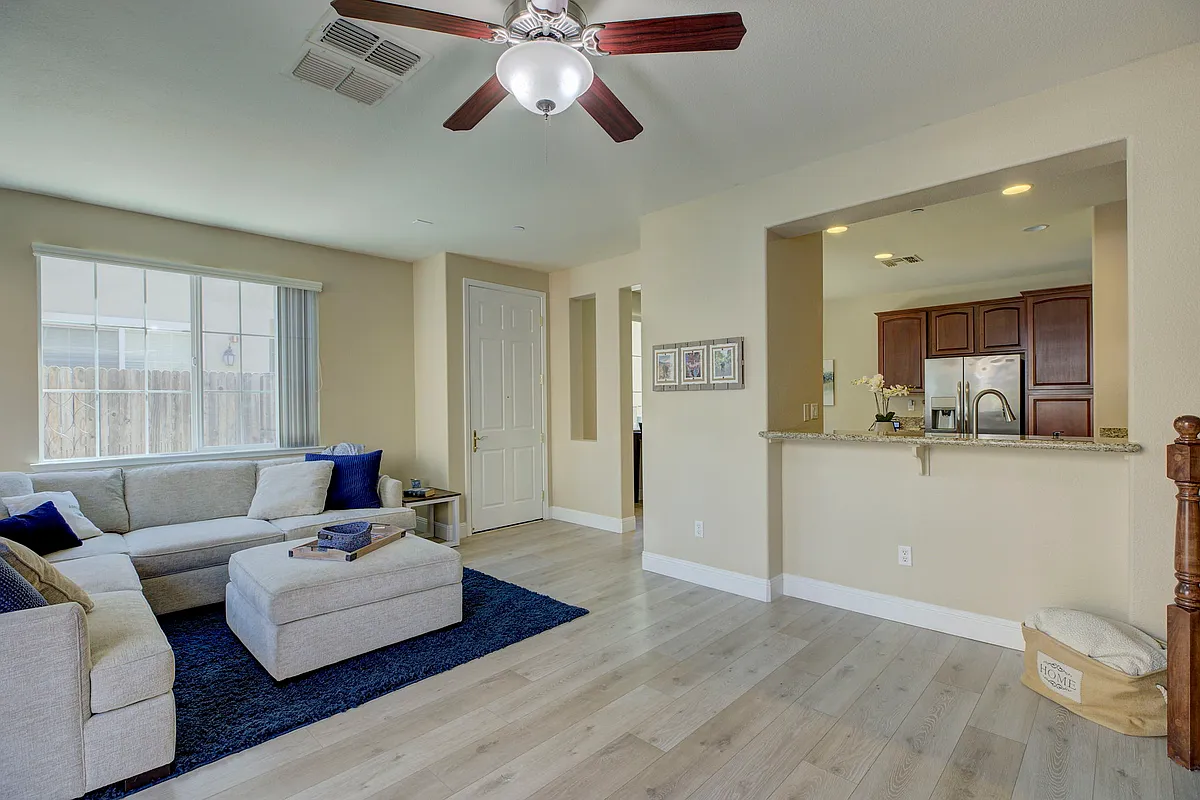 Building Photo - 2050 Sierra View Cir #2-1
