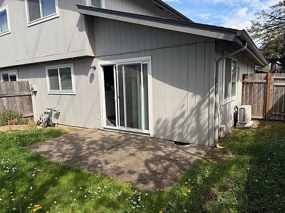 4th image of 1322 Q St
