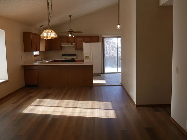 8226 Scarborough Dr — Photo 4