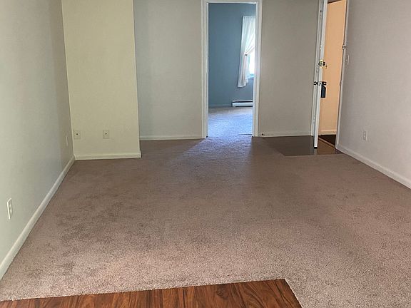 4th image of 1646 Farmington Ave APT 3