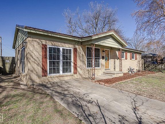 2nd image of 1709 Meadow Ln