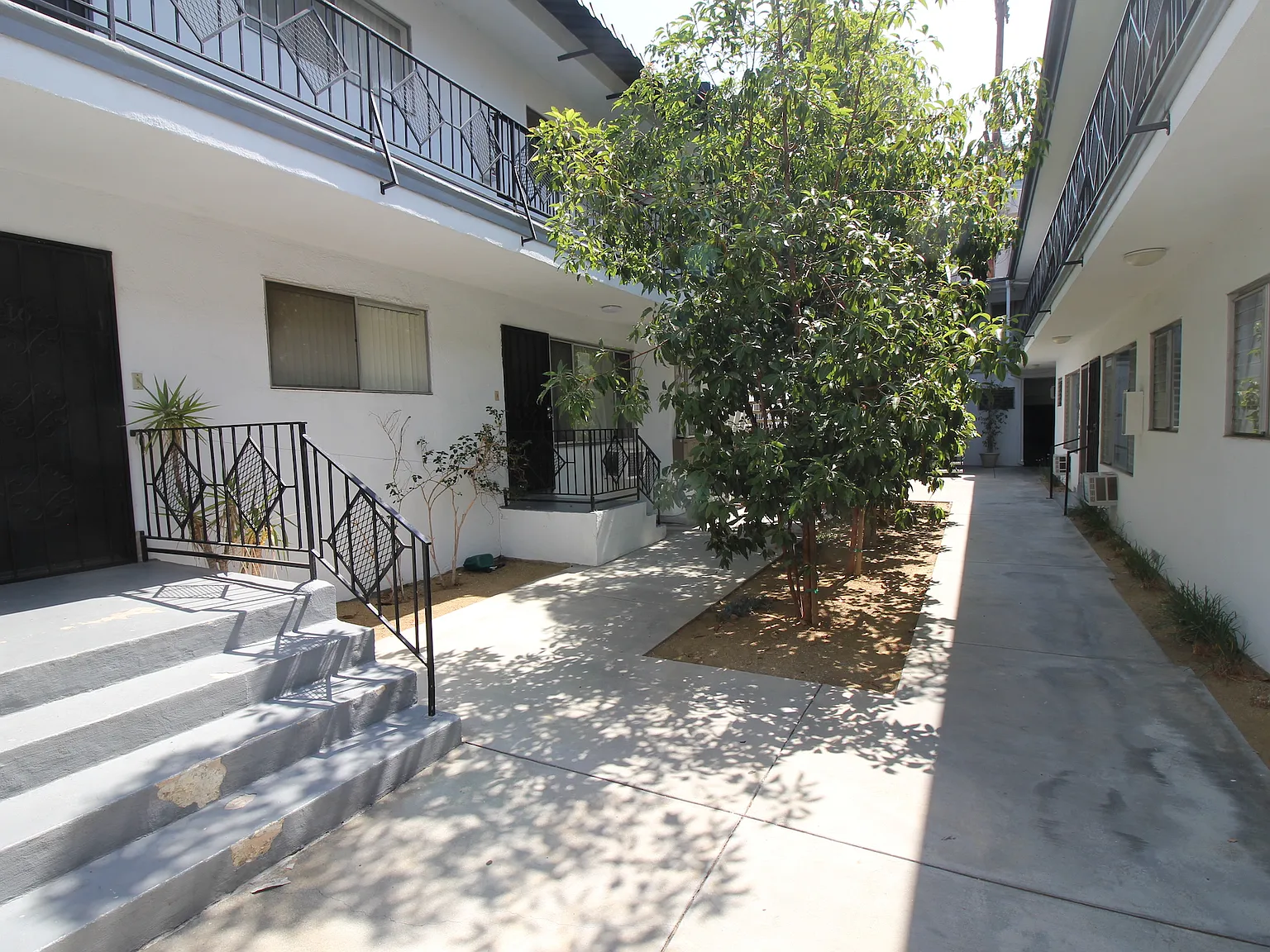 N Hayworth Ave, Los Angeles — Photo 2