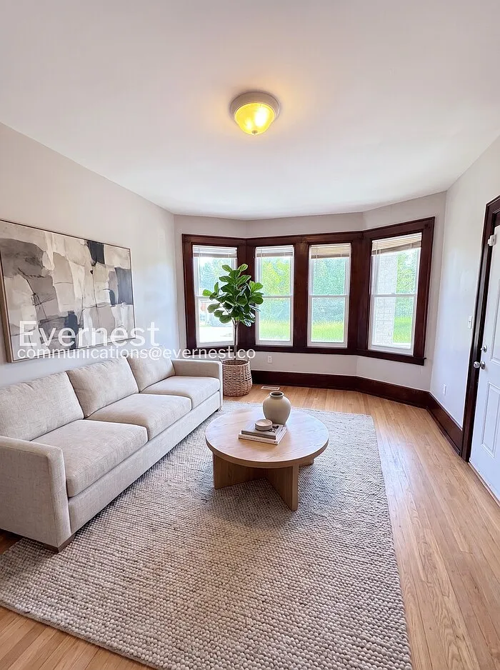 2 bed, 1.0 bath, 1500 sqft, $1,295 — Photo 2