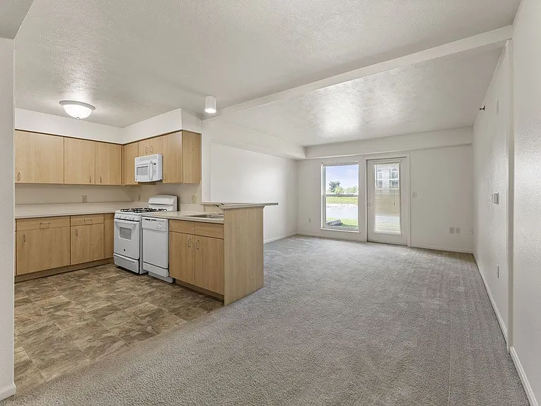 Hunters Pond Apartment Homes — Photo 7