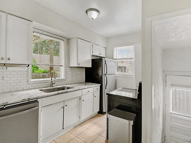 197 Bowers St — Photo 13
