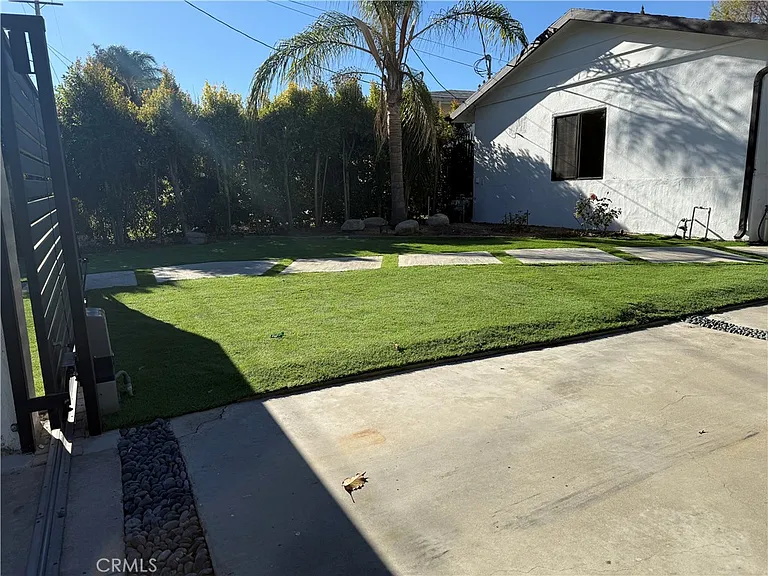 5527 Beckford Ave — Photo 4