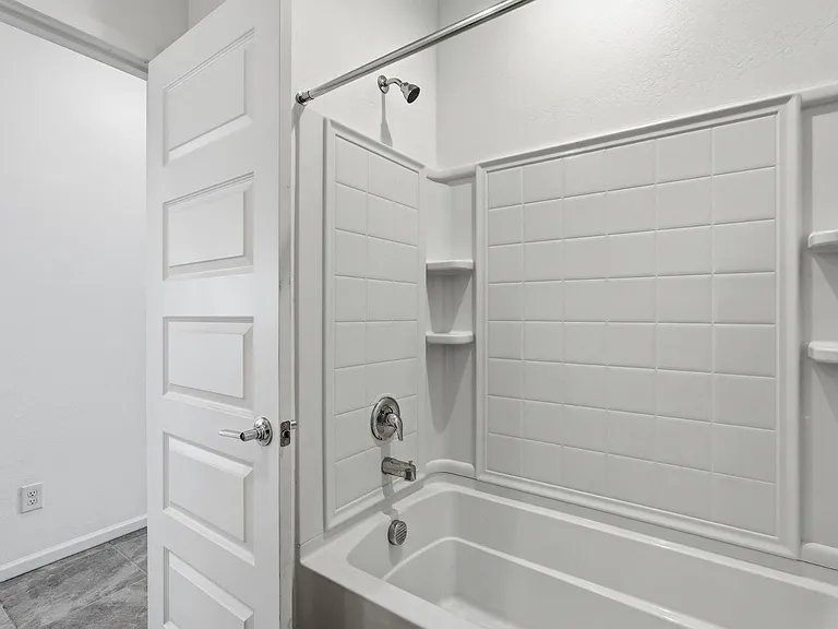 2440 W Bowker St — Photo 17