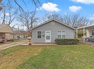 403 SW 9th St, Blue Springs, MO 64015
