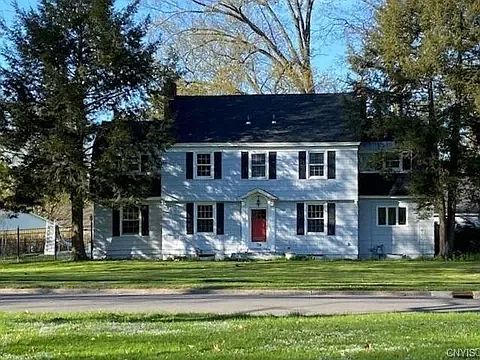 1st image of 719 Parkway E