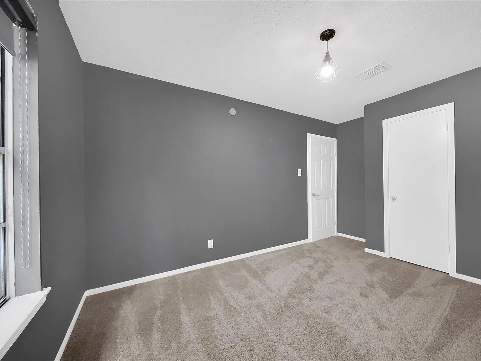 3 bed, 2.0 bath, 1383 sqft, $1,799 — Photo 4
