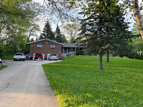 2573 Oak Hills Dr SW, Rochester, MN 55902