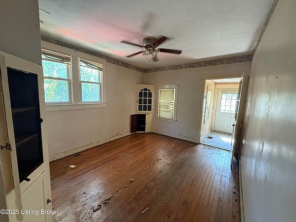 3rd image of 3226 W Jefferson St